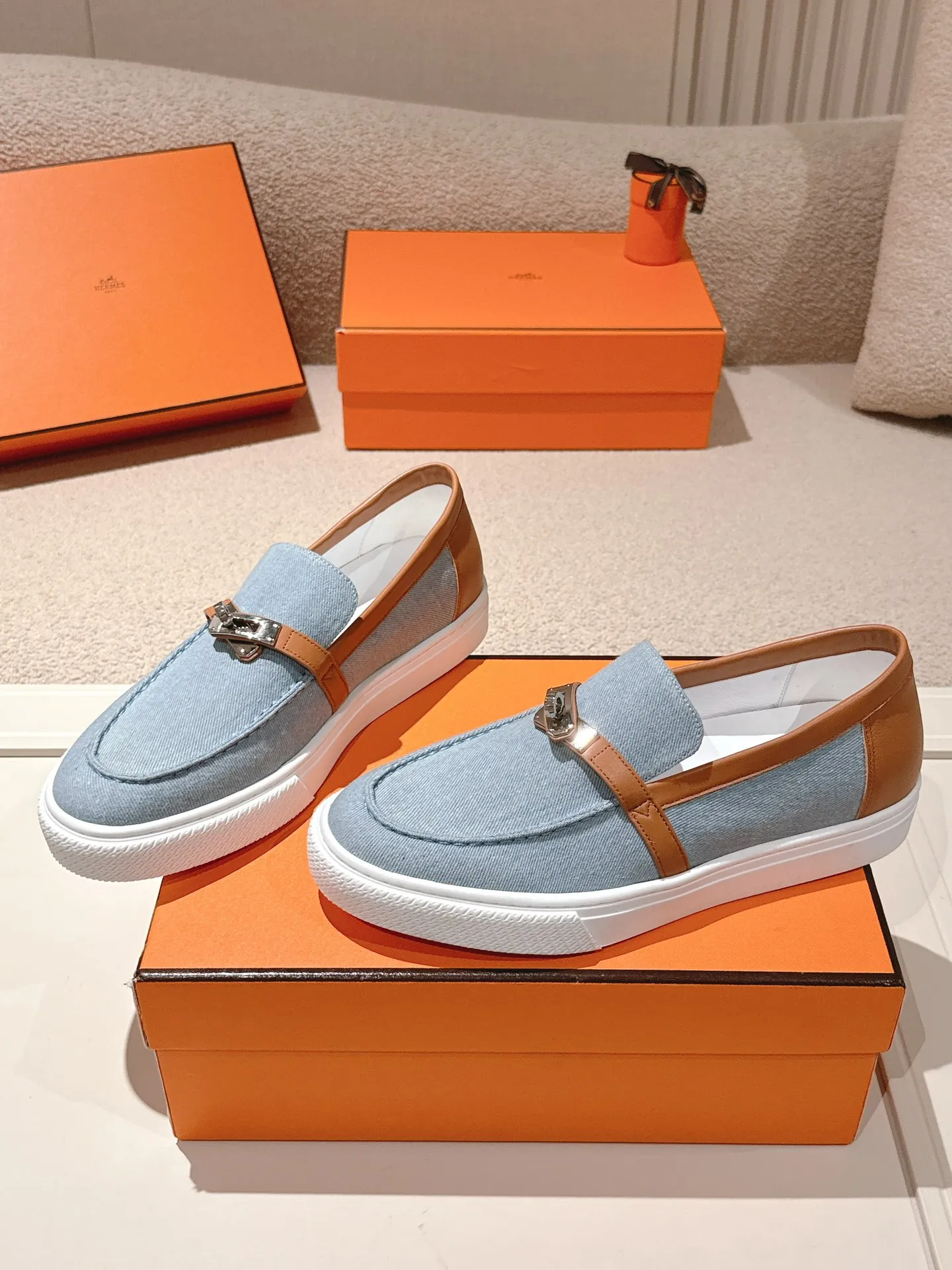 Men's shoes 💰640💰 Hermes# New Kelly buckle thick-soled loafers. Upper: cowhide/suede material. Lining: sheepskin lining. Outsole: exclusive molded outsole. Size: women's size 35-40, men's size 39-45 (female 41/male 46 customized, non-refundable)